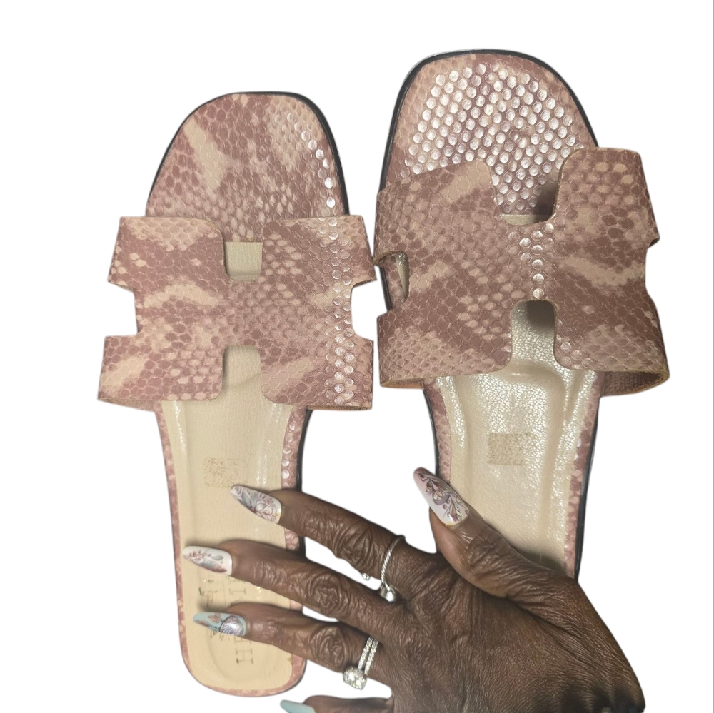 Stylish Tan Sandals NWT